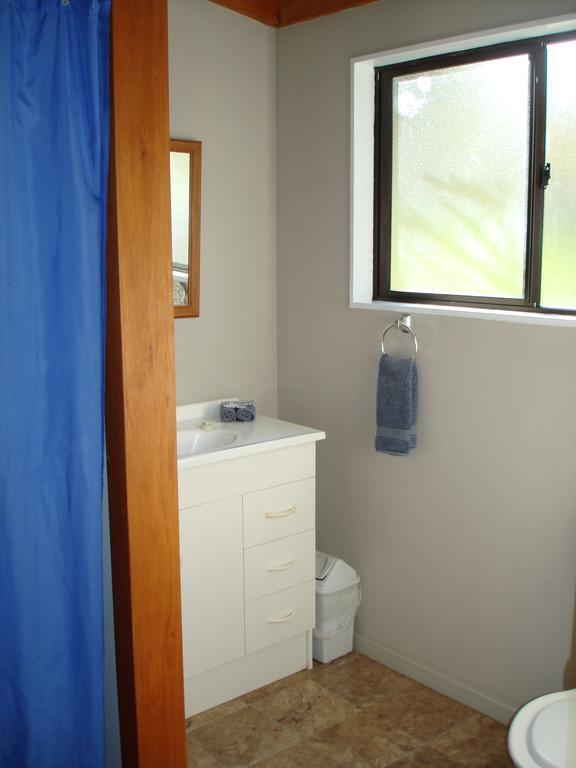 Manuka Lodge Tryphena Exterior photo