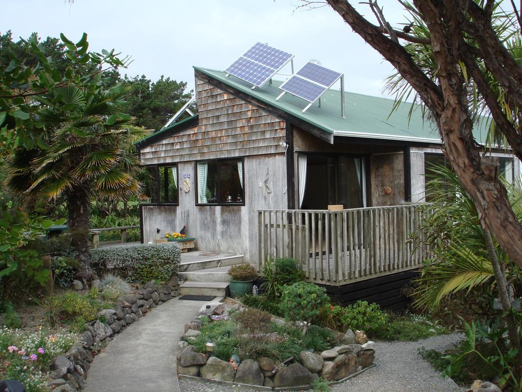 Manuka Lodge Tryphena Exterior photo